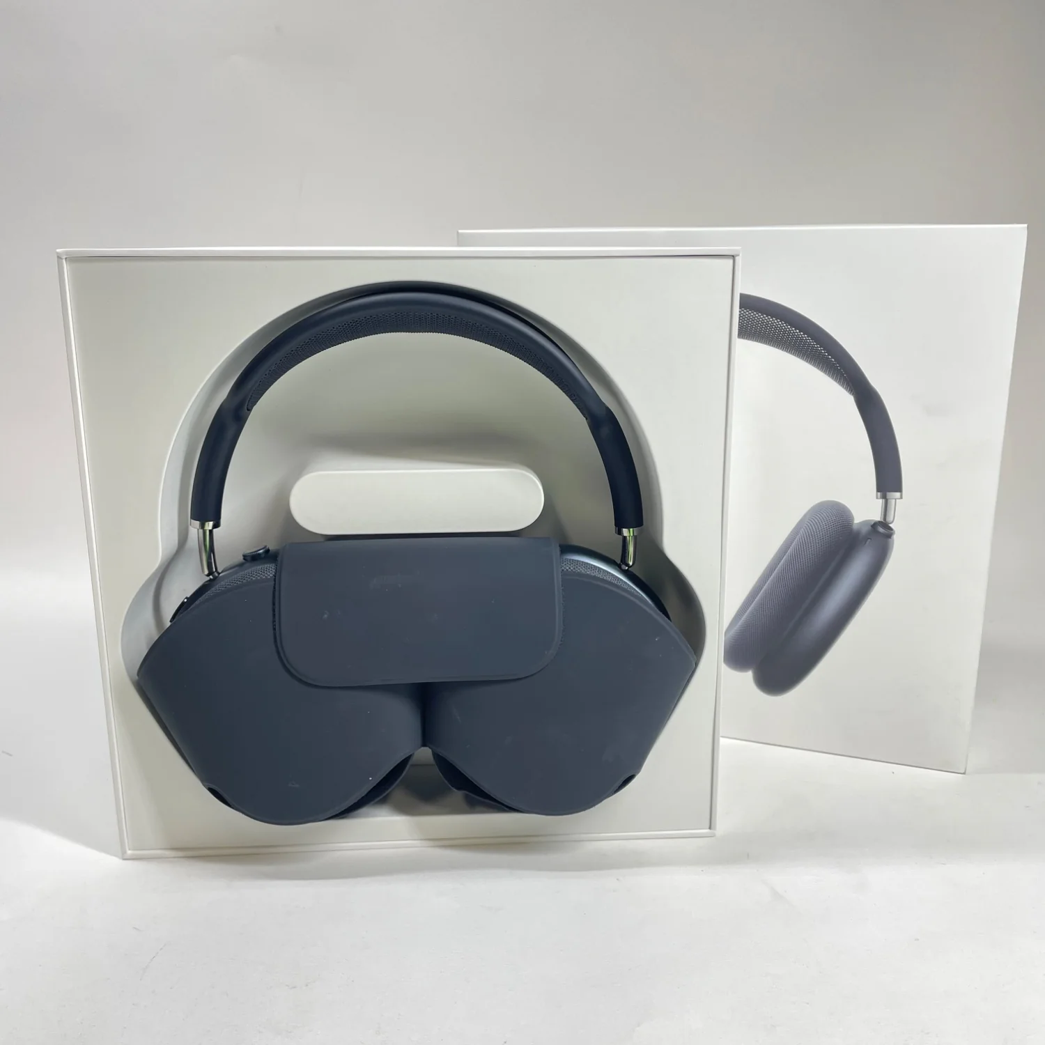 Apple AirPods Max Wireless Over-Ear Headphones Midnight MWW43AM/A - Image 5