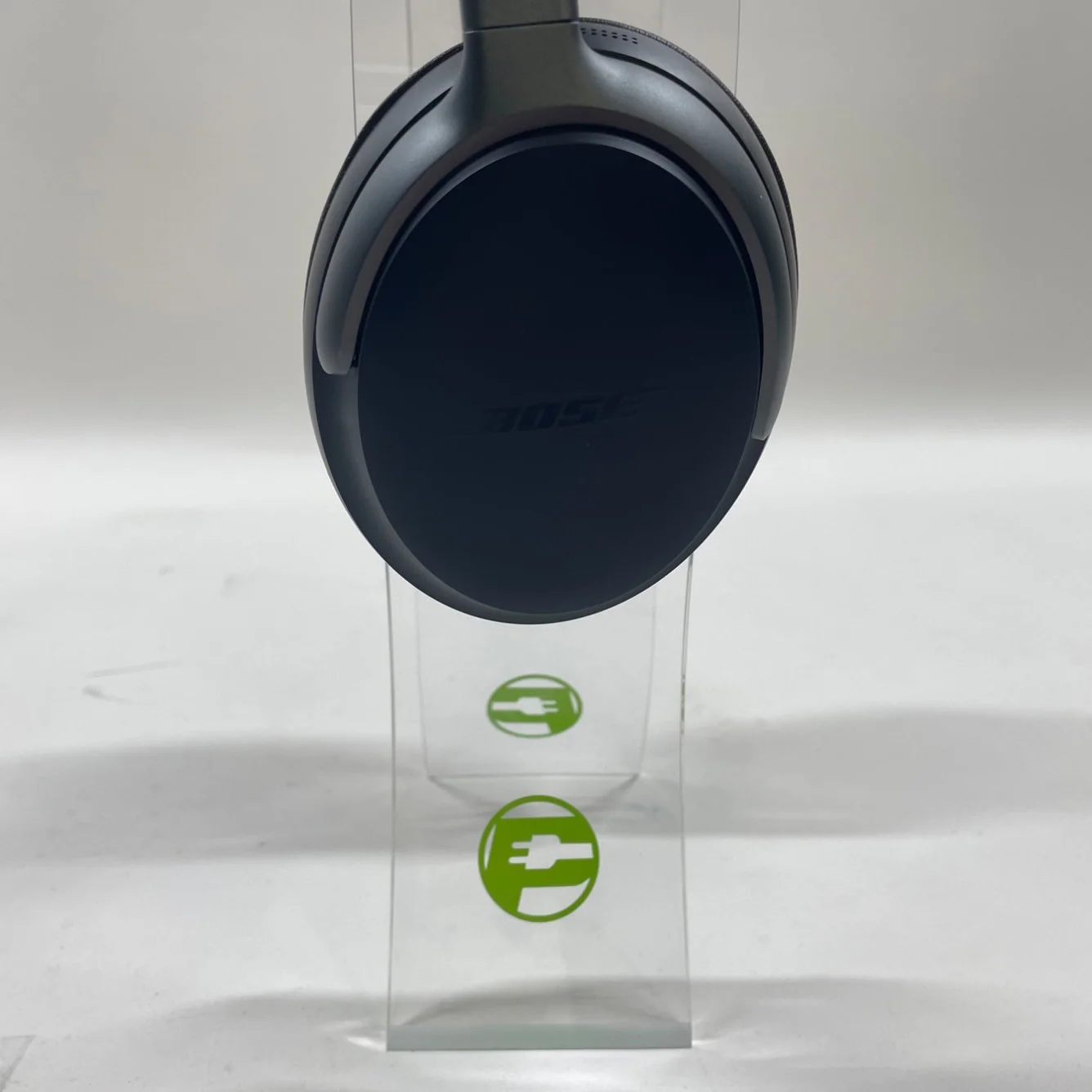 Bose QuietComfort Ultra Over-Ear Noise Cancelling Bluetooth Headphones Black - Image 3