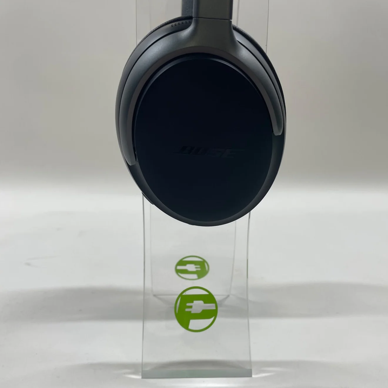 Bose QuietComfort Ultra Over-Ear Noise Cancelling Bluetooth Headphones Black - Image 4