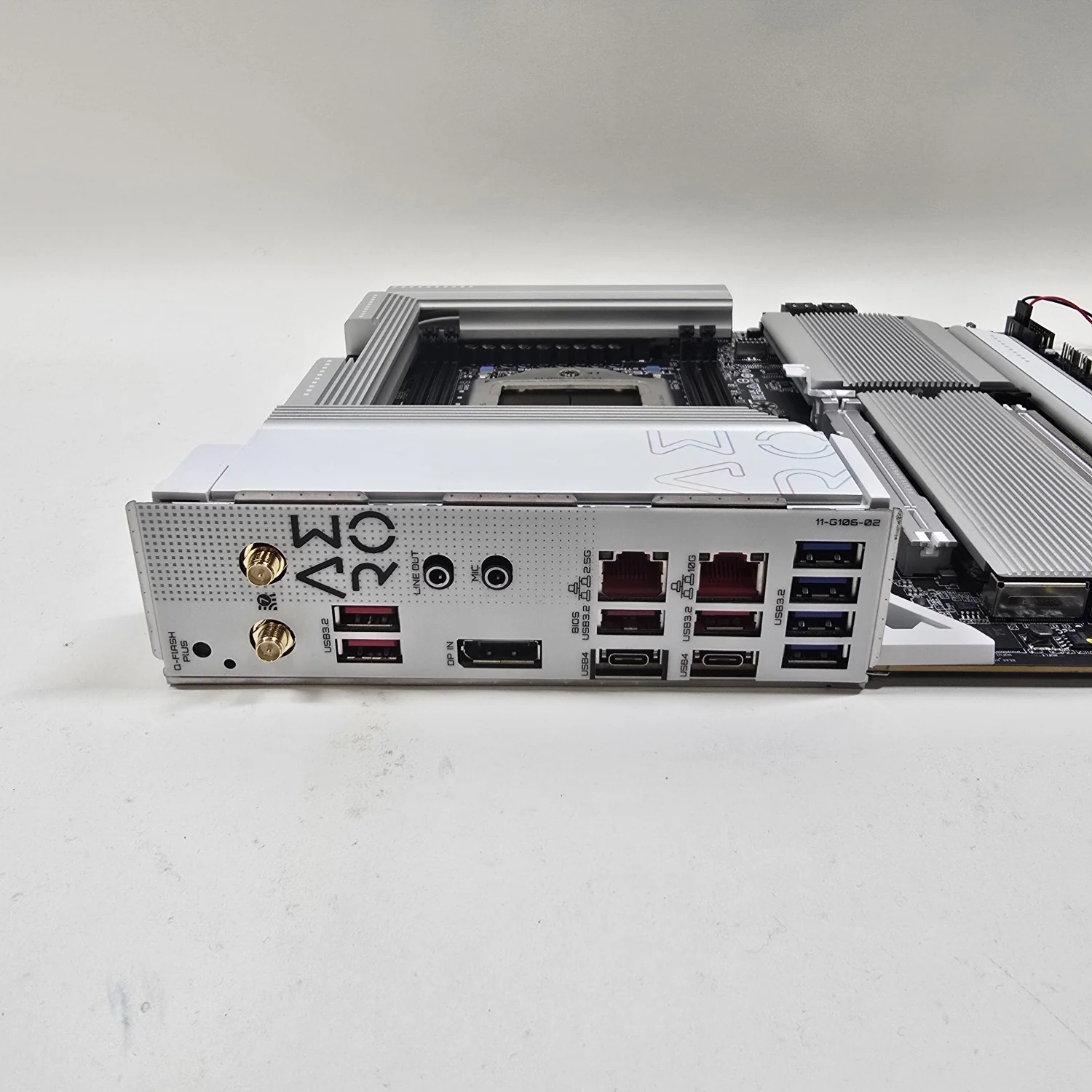 Gigabyte TRX50 AERO D sTR5 E-ATX Creator Motherboard AMD DDR5  - Image 3